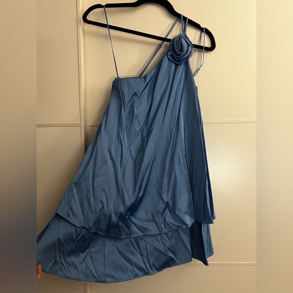 Abercrombie and fitch Elegant One-Shoulder Blue Satin Dress with Rosette Detail